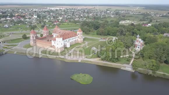 米尔城堡的俯视图是白俄罗斯最著名的历史文化遗址之一城堡看起来像真的视频的预览图