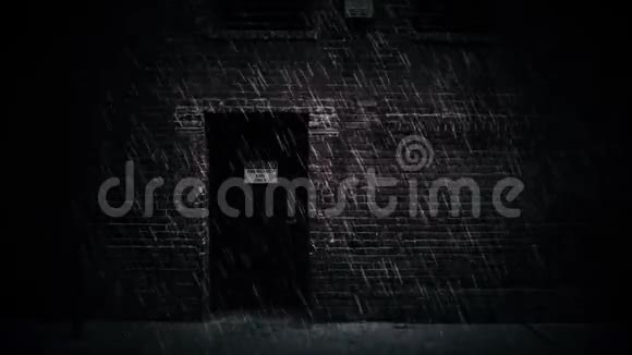 狂风暴雨城市砖楼背景回路视频的预览图