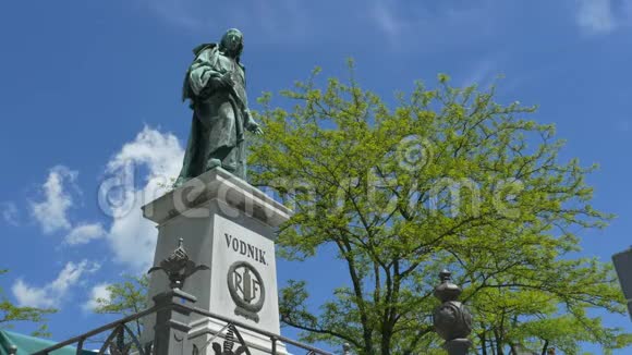 卢布尔雅那的沃德尼克雕像视频的预览图