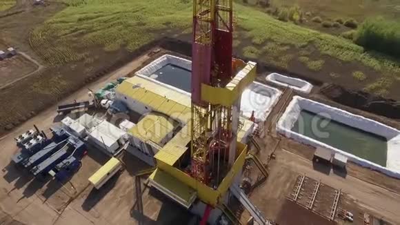 油田油井设备无人驾驶飞机俯视视频的预览图