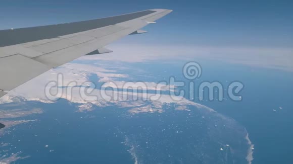 格陵兰和大西洋的鸟瞰图视频的预览图