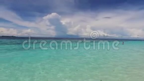 马尔代夫海岛海洋全景马尔代夫白沙滩热带的暑假视频的预览图