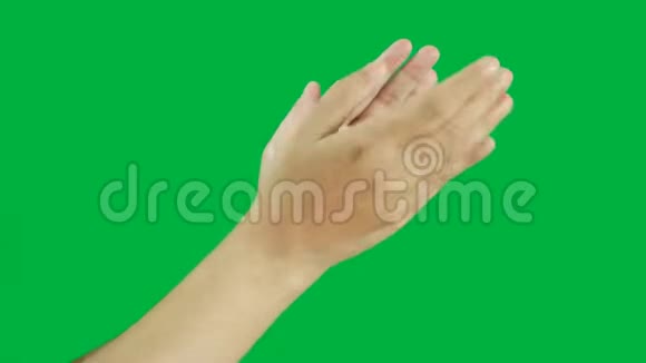 4K女人的手慢拍掌声隔离在色度键绿色屏幕背景上视频的预览图