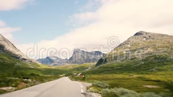 沿着挪威的Gaulfjellet公路视频的预览图