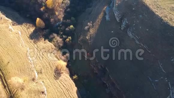飞过峡谷视频的预览图