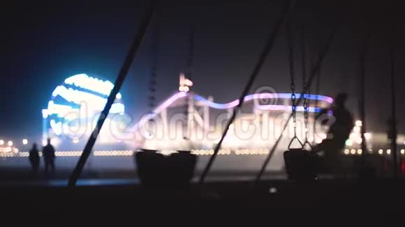 剪影对抗马戏团的灯光视频的预览图