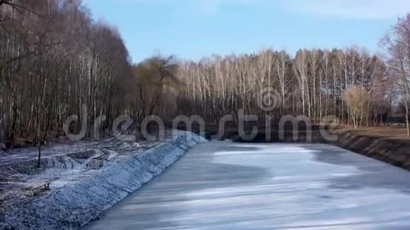 河口和人工水库Drun射击视频的预览图