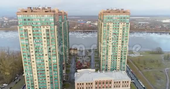 城市居住区现代公寓河滨景观视频的预览图
