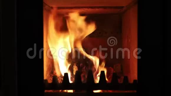 厨房炉子上的静态摄像机火焰视频的预览图