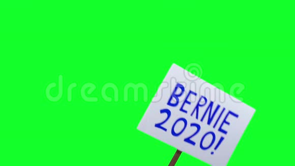 2020伯尼桑德斯的签名举着绿色屏幕2镜头视频的预览图