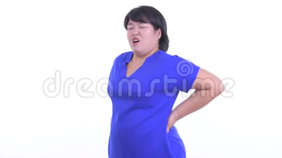超重亚洲女商人背痛视频的预览图
