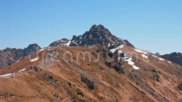 塔特拉山上有山峰的美丽景观视频的预览图