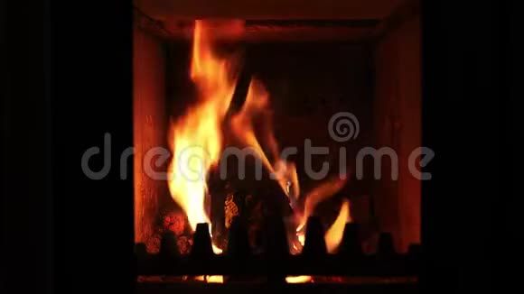 厨房灶火上的静态摄像机视频的预览图