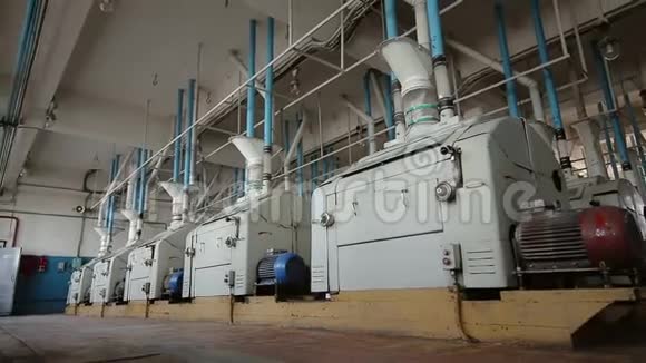 面粉的制造面粉加工厂视频的预览图