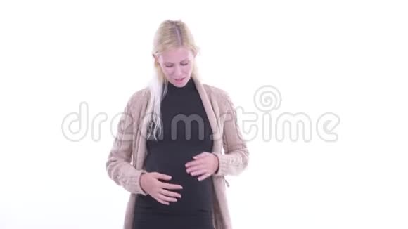 快乐年轻的金发孕妇拍手视频的预览图