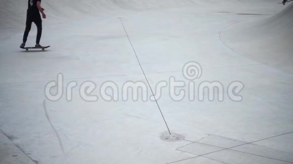 溜冰者活动视频的预览图
