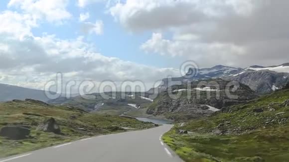 挪威西部的Aurlandsfjellet风景区路线视频的预览图