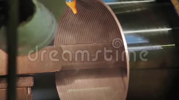 金属加工铣床生产工厂的金属细节切割金属现代加工技术行动视频的预览图