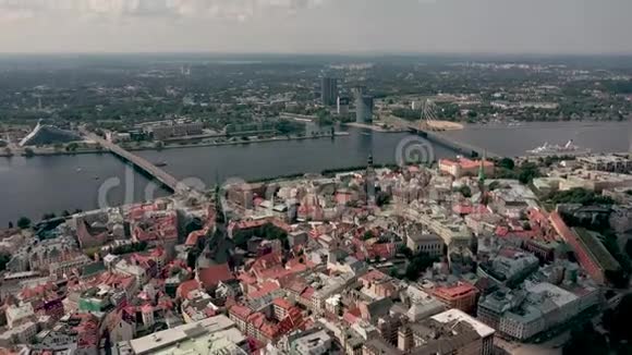 拉脱维亚里加2019年5月空中俯瞰里加旧市中心有许多视觉和有趣的历史事实视频的预览图