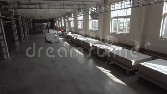 工业内部瓷砖生产现代工厂内部视频的预览图