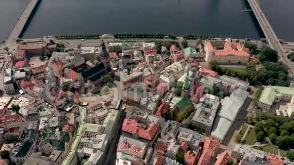 里加拉脱维亚2019年5月鸟瞰老大教堂在历史中心附近的长廊多加瓦河视频的预览图