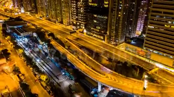 夜间城市的空中观景与光道视频的预览图