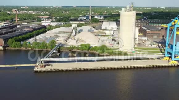 新泽西州卡姆登海滨的工厂视频的预览图