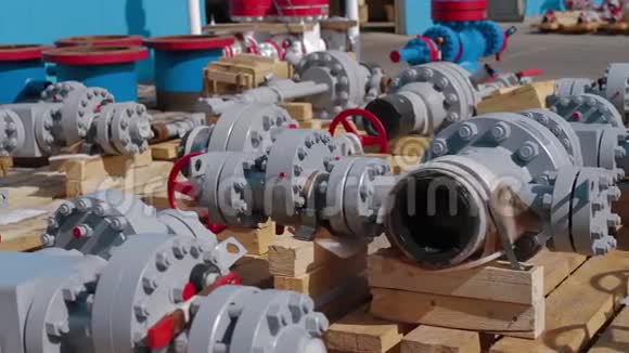 油气井口树设备生产厂井口配件的修改机器的现代倾向视频的预览图