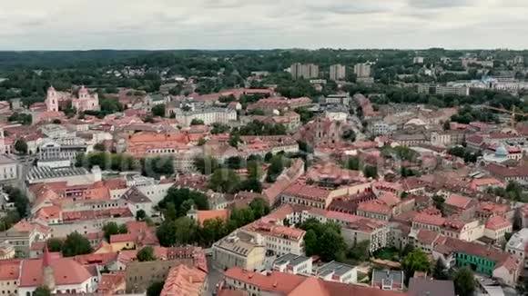 维尔纽斯立陶宛2019年7月空中全景维尔纽斯老市中心与中世纪的风景视频的预览图
