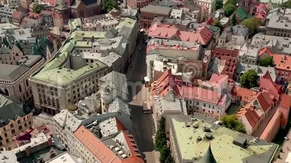 里加拉特维亚五月2019年空中全景的屋顶里加旧市中心附近穹顶大教堂视频的预览图