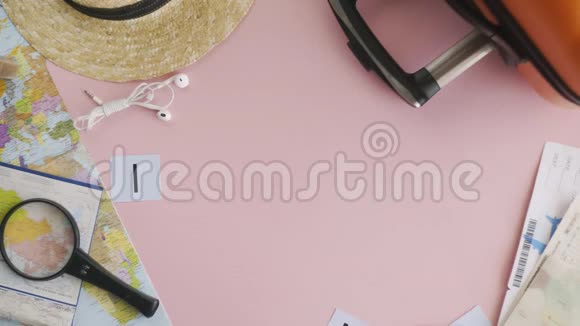 顶部的双手躺在粉红色的桌子上上面写着伊斯坦布尔视频的预览图