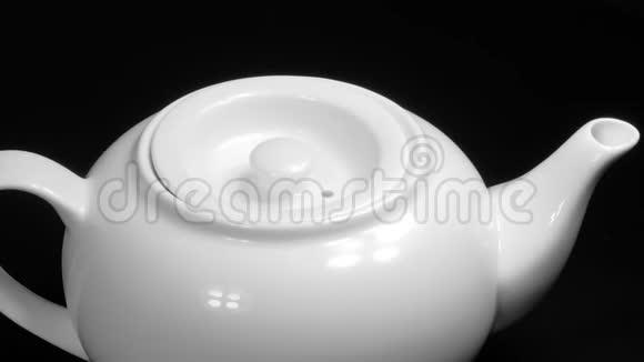 白瓷茶壶为茶道视频的预览图
