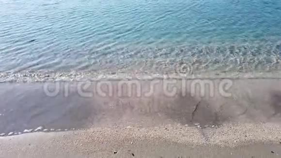 冬季海水清澈视频的预览图
