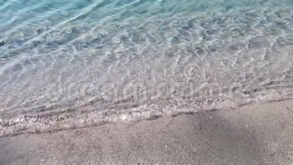 冬季海水清澈视频的预览图
