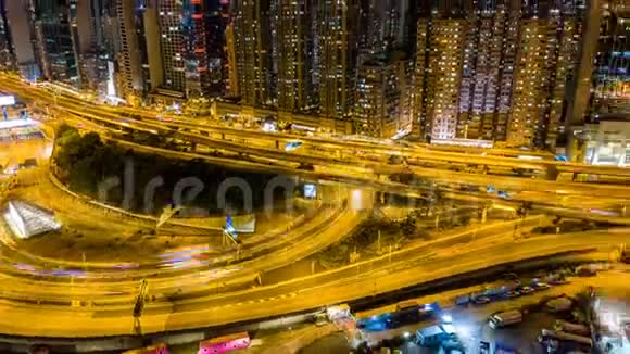 夜间城市的空中观景与光道视频的预览图