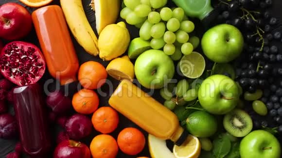 彩虹构成的各种健康水果和蔬菜视频的预览图