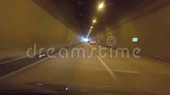 在瑞士欧洲交通照明隧道内乘车视频的预览图