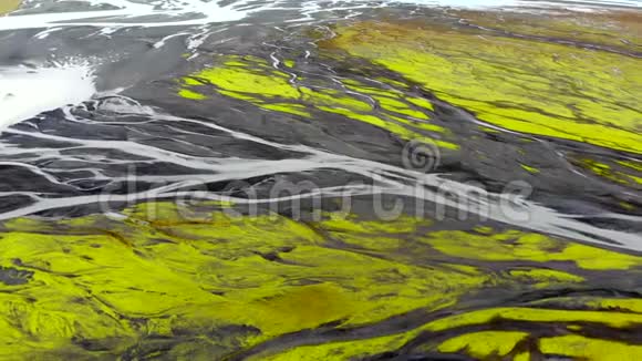 冰岛冰川河三角洲的鸟瞰图视频的预览图
