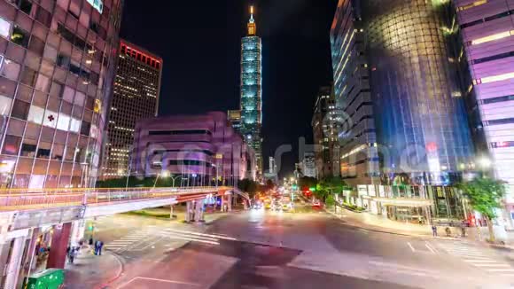 台北一个充满活力的首都台湾繁忙的街角时光流逝视频的预览图
