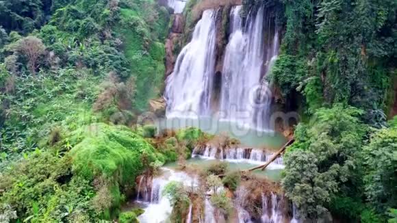 泰国TeeLorSu瀑布在泰国Tak省Umphang区热带森林视频的预览图