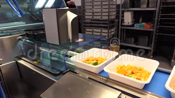自动化食品生产和包装胶带视频的预览图