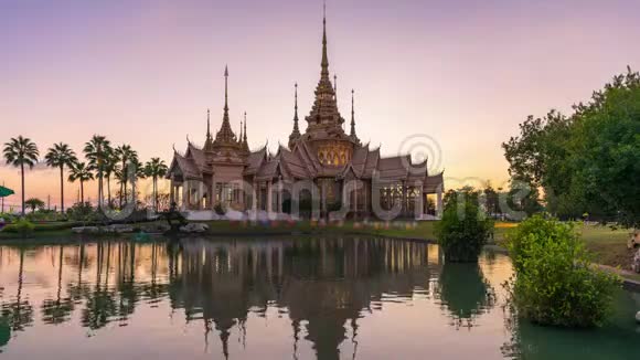 泰国纳洪拉查西马省水上地标的佛寺时间流逝视频的预览图