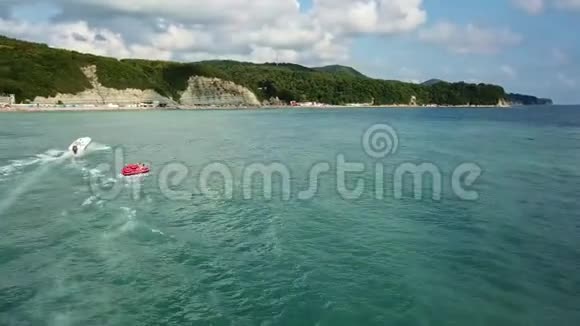诺沃米海洛夫斯基村黑海水上运动视频的预览图