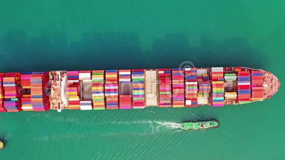 集装箱船在进出口业务和物流方面空中景观视频的预览图