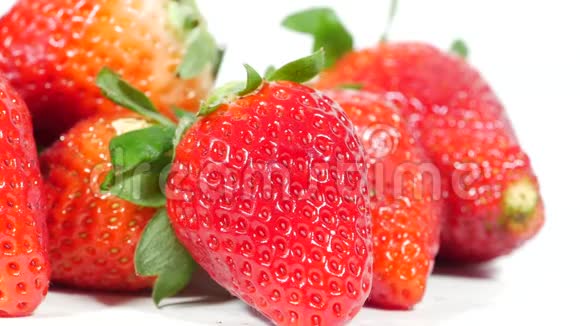 新鲜的有机草莓视频的预览图
