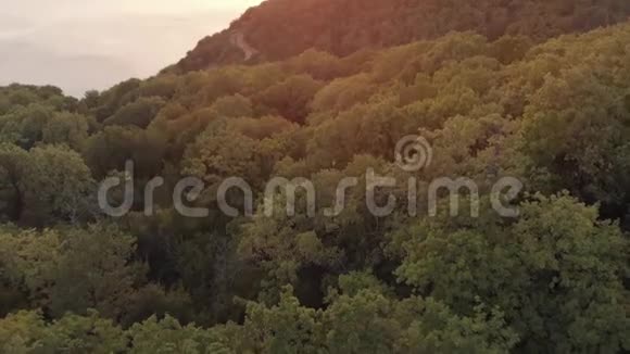 日落时分的山脉视频的预览图