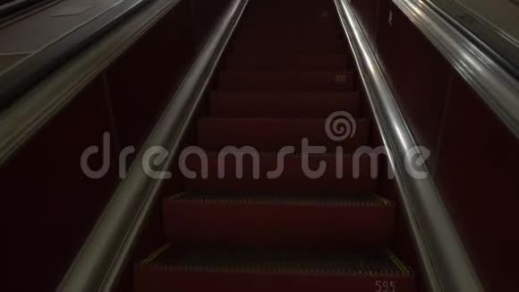 楼梯到地下地铁交通视频的预览图