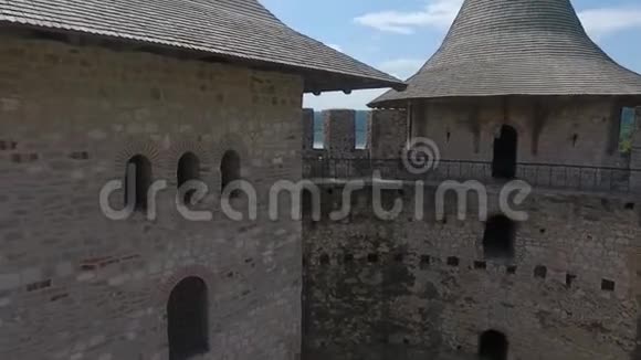 摩尔多瓦共和国索洛卡中世纪城堡的鸟瞰图视频的预览图