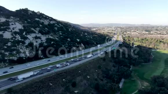 天梅库拉谷高速公路的鸟瞰图加州美国视频的预览图