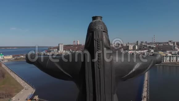 俄罗斯丘瓦夏CHEBOKSARY2018年9月13日丘瓦什人守护神纪念碑历史悠久视频的预览图